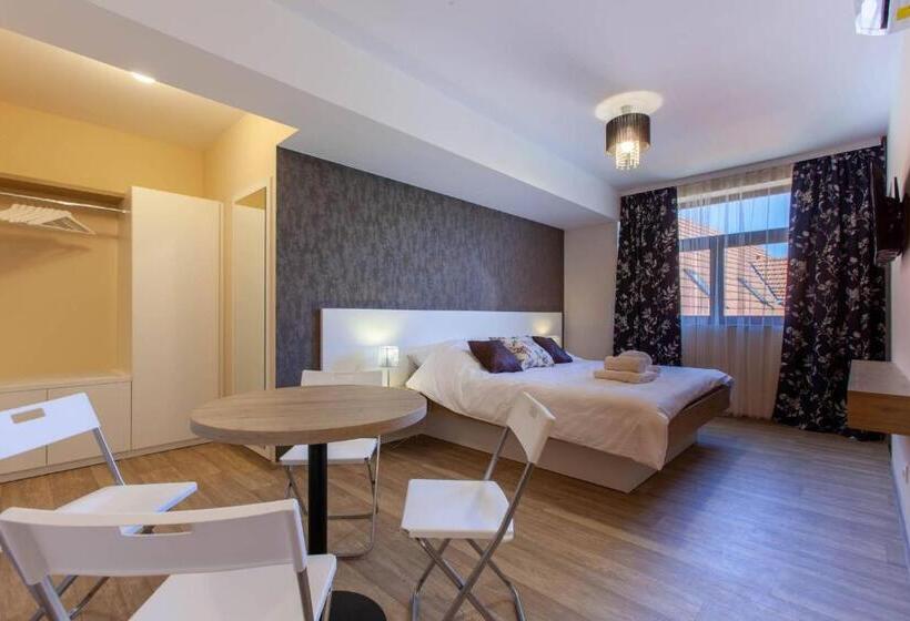 جناح, Penzion A Restaurace Feldsberg