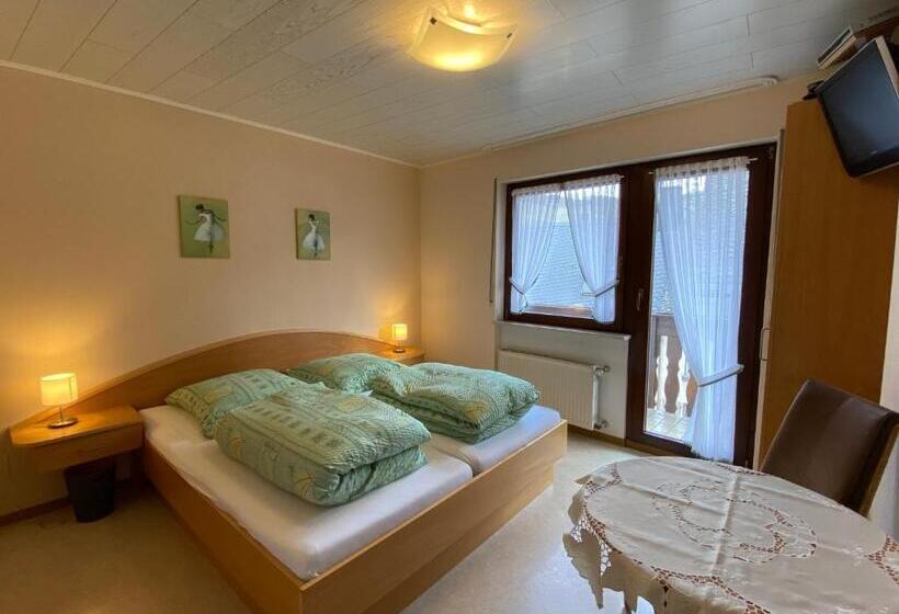 标准间带阳台, Winzerhaus Im Oberdorf   Fewo U Zimmer   Auch Kombinierbar