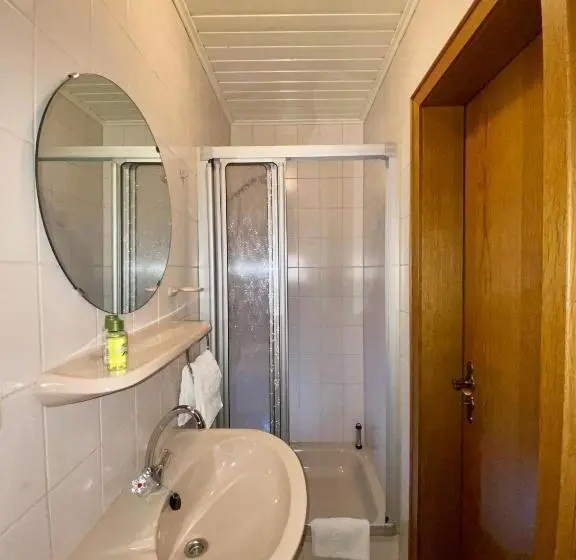 ファミリールーム, Winzerhaus Im Oberdorf Fewo U Zimmer Auch Kombinierbar