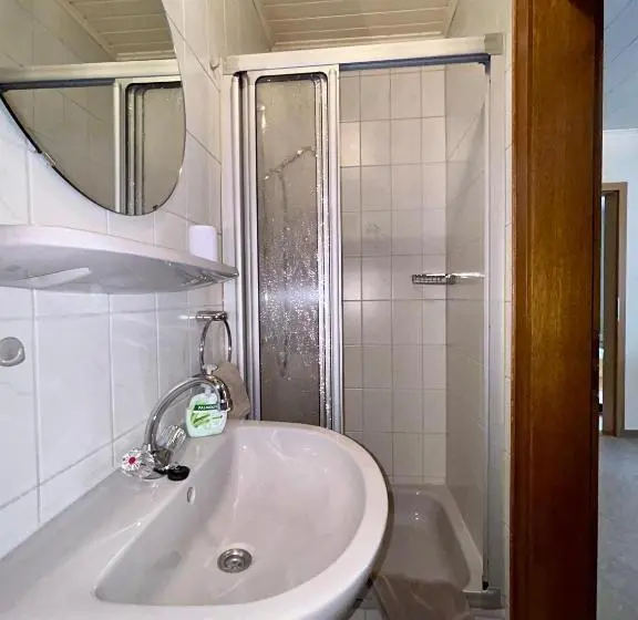 バルコニー付き1ベッドルームアパートメント, Winzerhaus Im Oberdorf Fewo U Zimmer Auch Kombinierbar