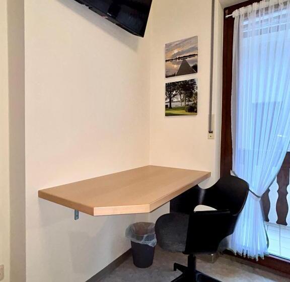 带1个卧室的带阳台的公寓, Winzerhaus Im Oberdorf   Fewo U Zimmer   Auch Kombinierbar