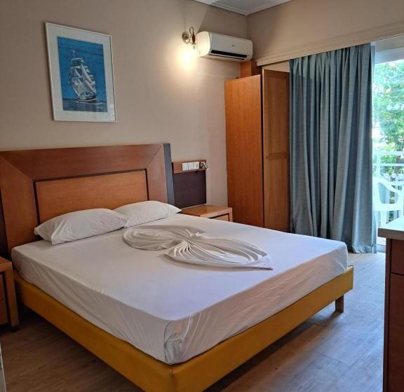 スタンダードスタジオ, Bristol Apartments
