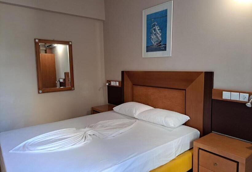 スタンダードスタジオ, Bristol Apartments