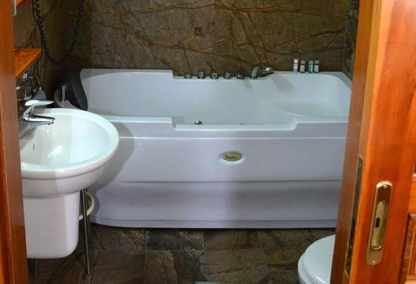 Suite avec Hydromassage, Adonis