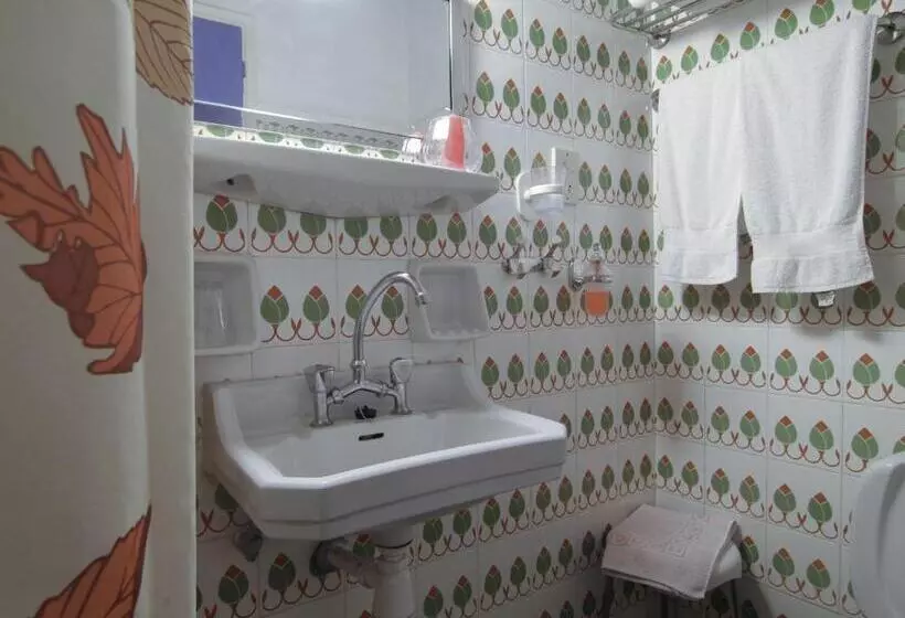 Chambre Standard Individuelle, Athina
