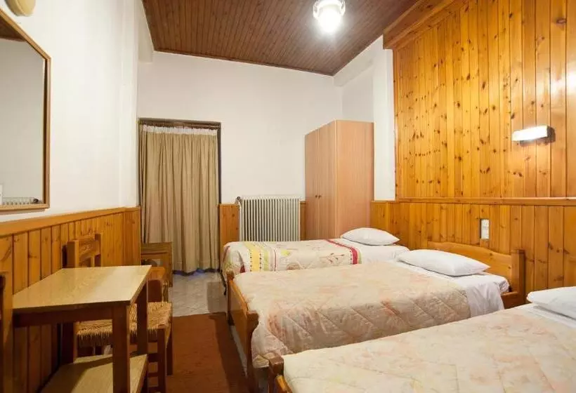 Chambre Familiale, Athina