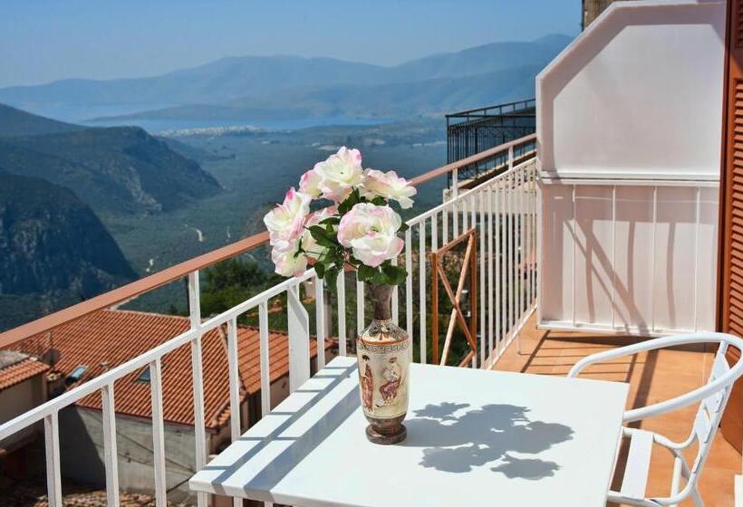 オーシャンビューファミリールーム, Athina