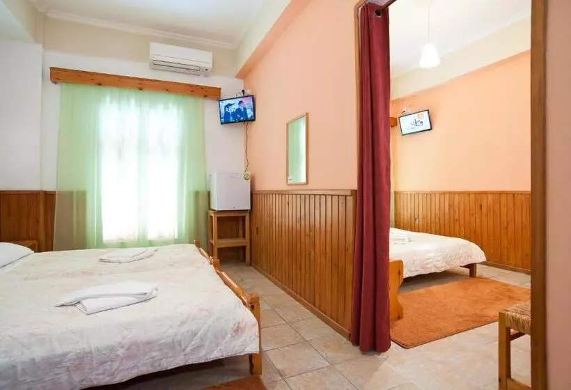 Chambre Familiale Vue Mer, Athina