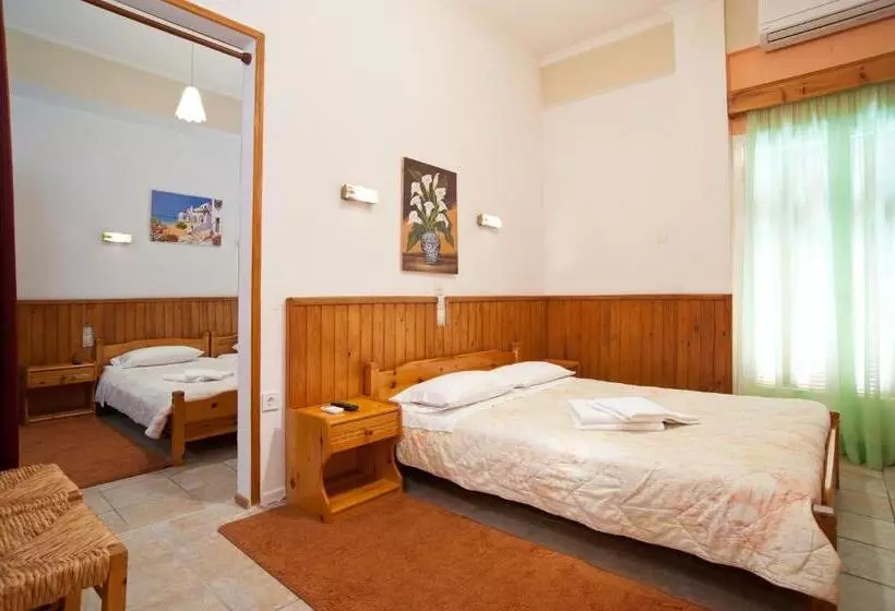 Chambre Familiale Vue Mer, Athina