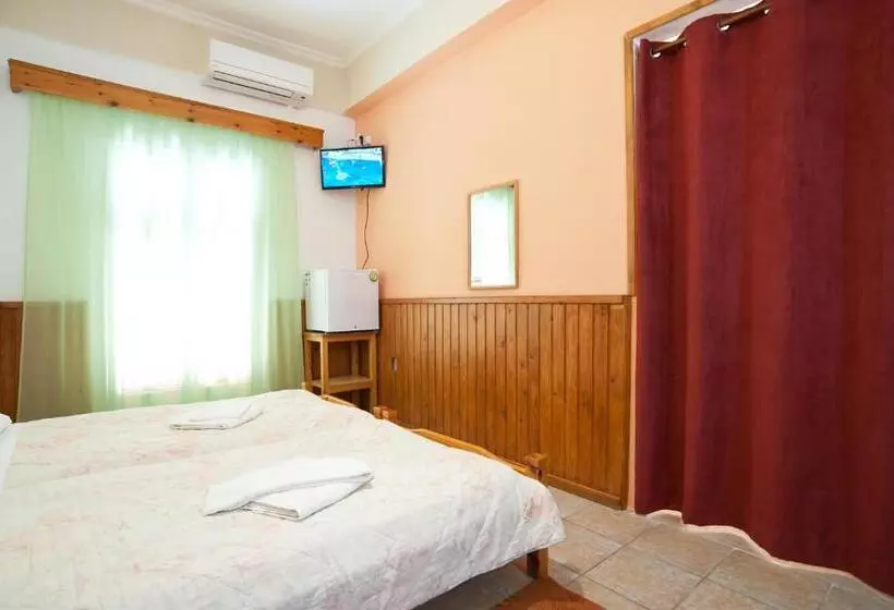 Chambre Familiale Vue Mer, Athina