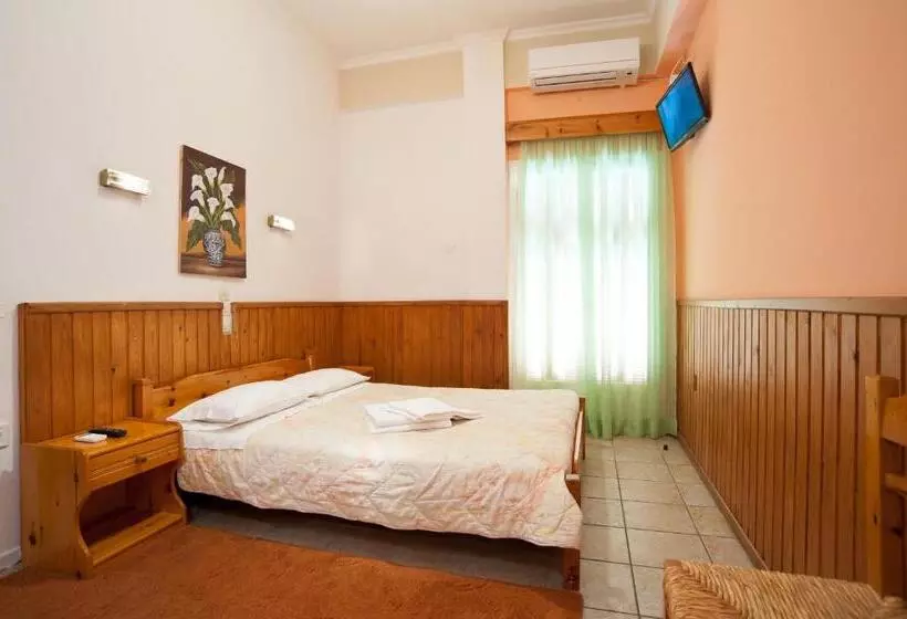 Chambre Familiale Vue Mer, Athina