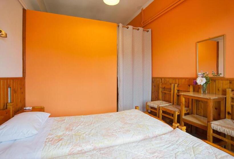 オーシャンビューファミリールーム, Athina