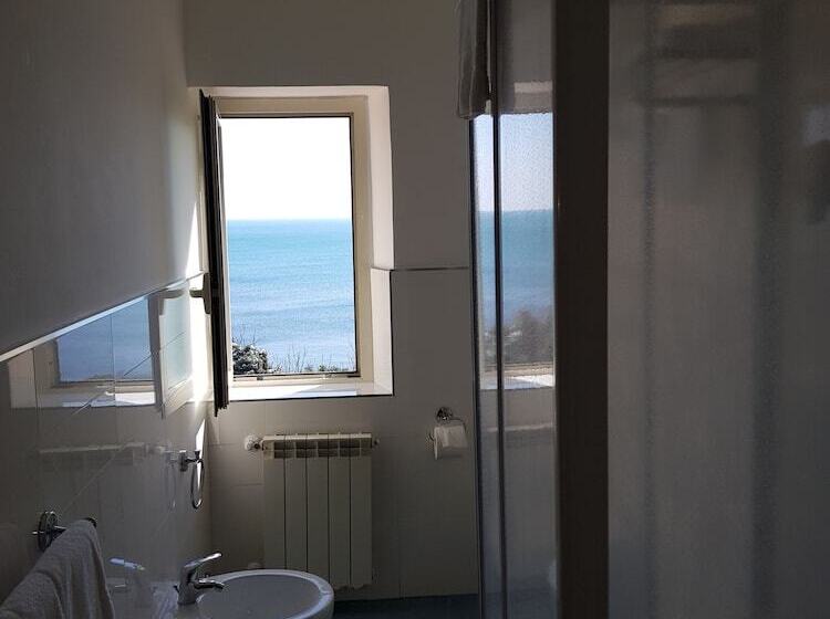 スタンダードトリプルルーム, L'isola