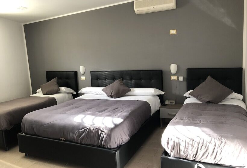 4 Bett Standardzimmer, Nettuno