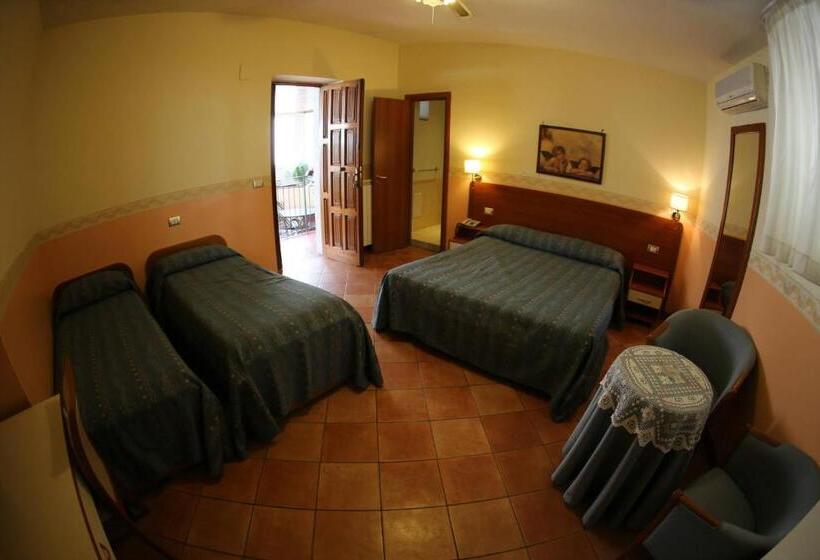 4 Bett Standardzimmer, Nettuno