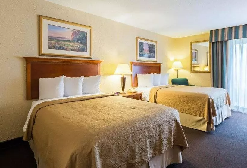 ２ダブルベッドのスタンダードルーム, Quality Inn And Conference Center I80 Grand Island