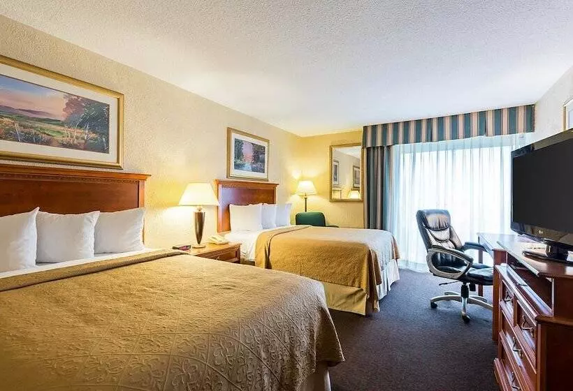 ２ダブルベッドのスタンダードルーム, Quality Inn And Conference Center I80 Grand Island