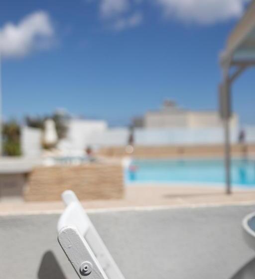 Номер Стандарт с Балконом, Thirasia