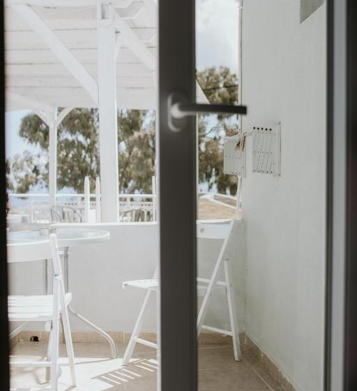 Номер Стандарт с Балконом, Thirasia