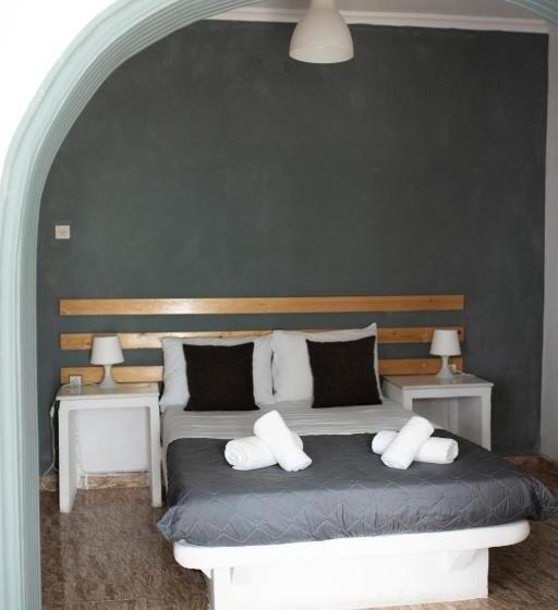 Номер Superior, Thirasia