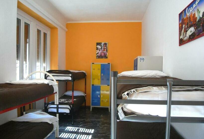 带共用浴室的标准房间, Ostello California  Hostel