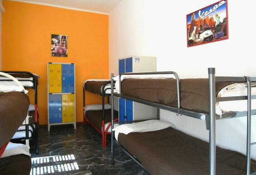 带共用浴室的标准房间, Ostello California  Hostel