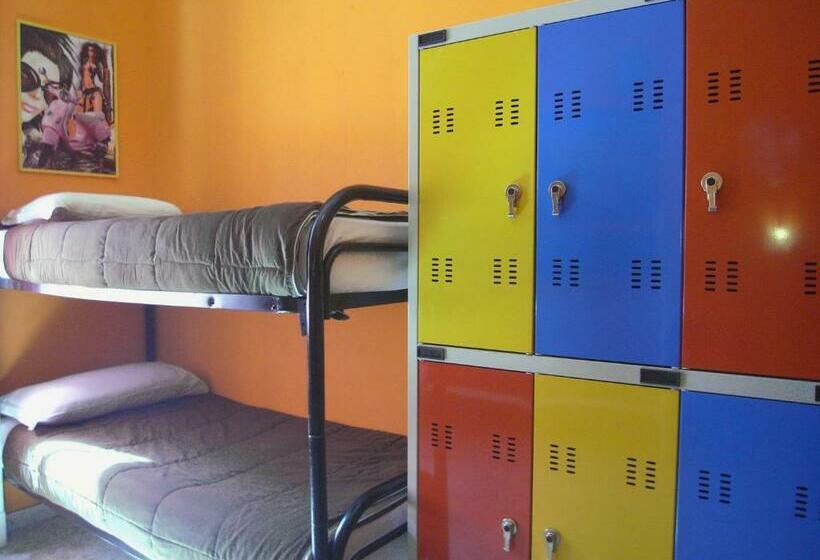 标准三人间共用浴室, Ostello California  Hostel