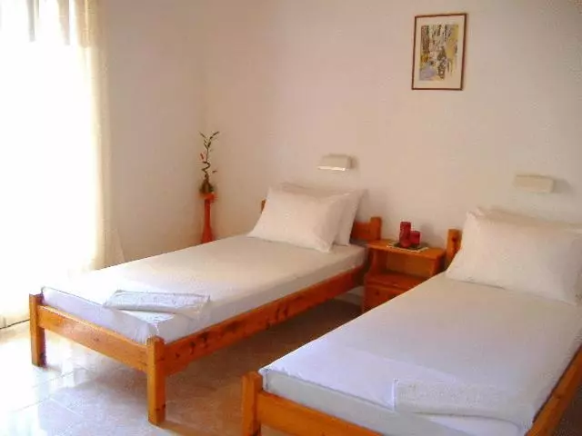 استودیوی استاندارد, Rantos Apartments