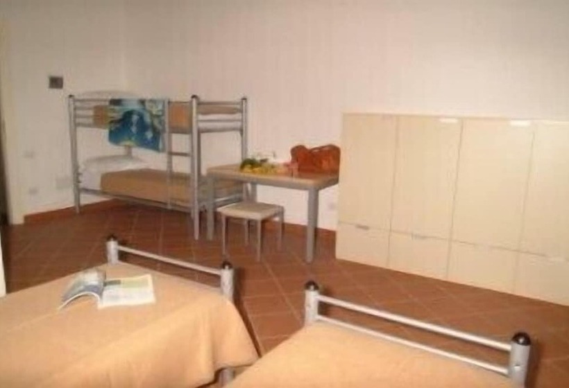 اتاق استاندارد چهار تخته, Student S Hostel Gowett