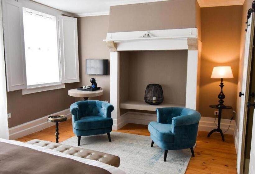 جناح مزوَّد بشرفة, Charme 19