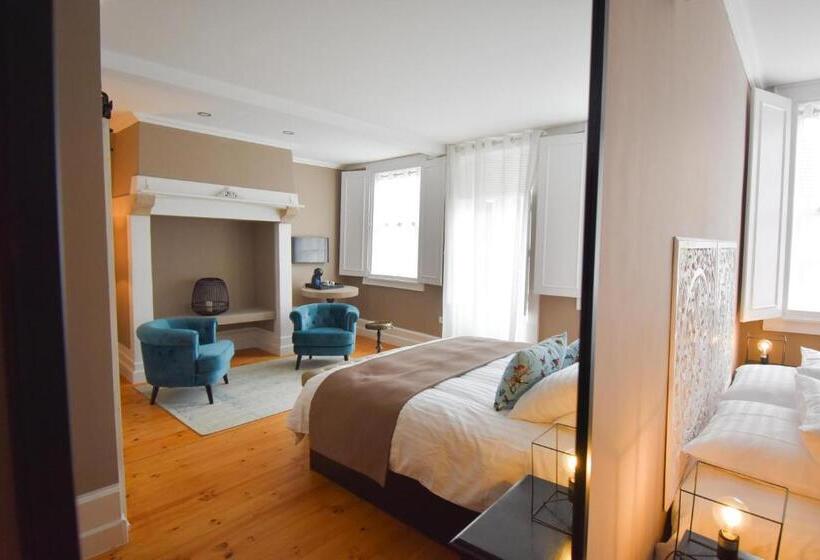 جناح مزوَّد بشرفة, Charme 19