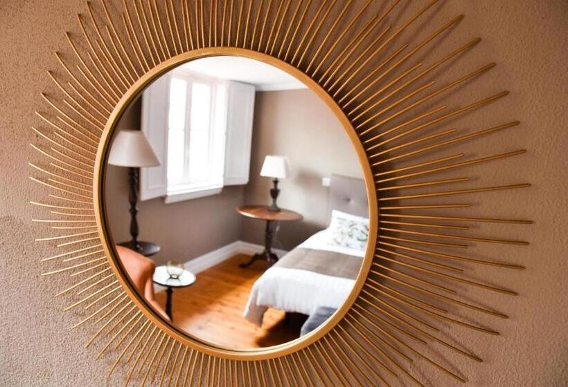 جناح جونيور, Charme 19