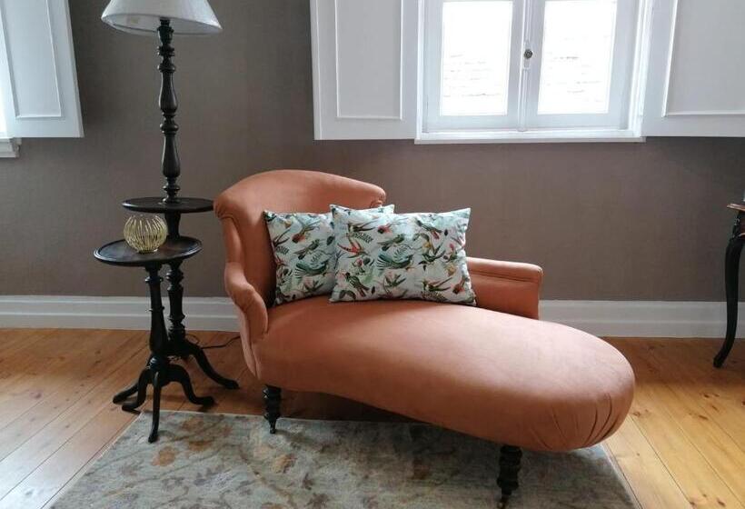 جناح جونيور, Charme 19