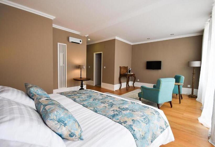 جناح مزوَّد بشرفة, Charme 19