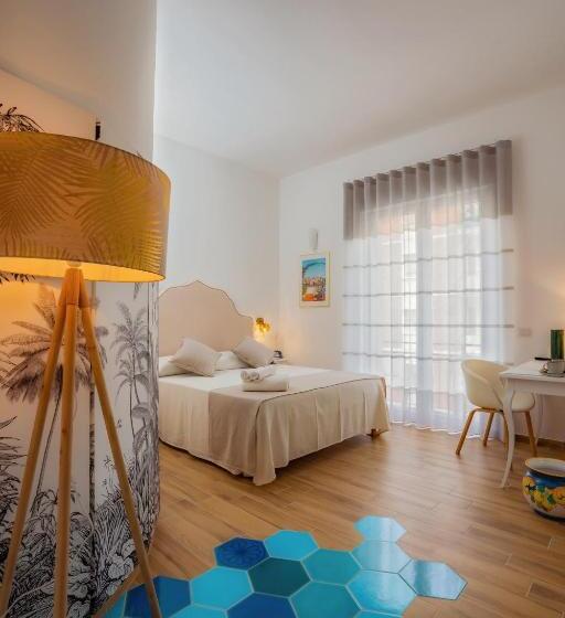 Номер Deluxe Вид на Море Боковой, La Serenata Luxury