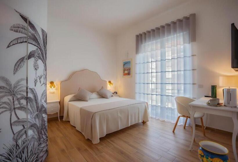 غرفة ديلوكس ذات إطلالة جانبية على البحر, La Serenata Luxury