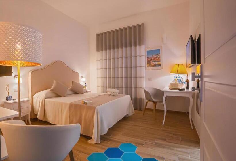 غرفة ديلوكس ذات إطلالة جانبية على البحر, La Serenata Luxury