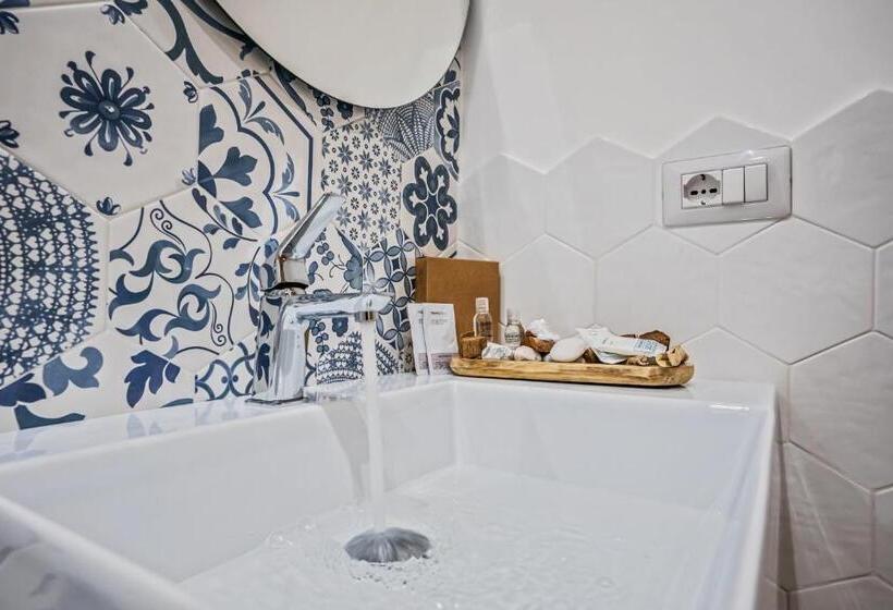 غرفة ديلوكس ذات إطلالة جانبية على البحر, La Serenata Luxury