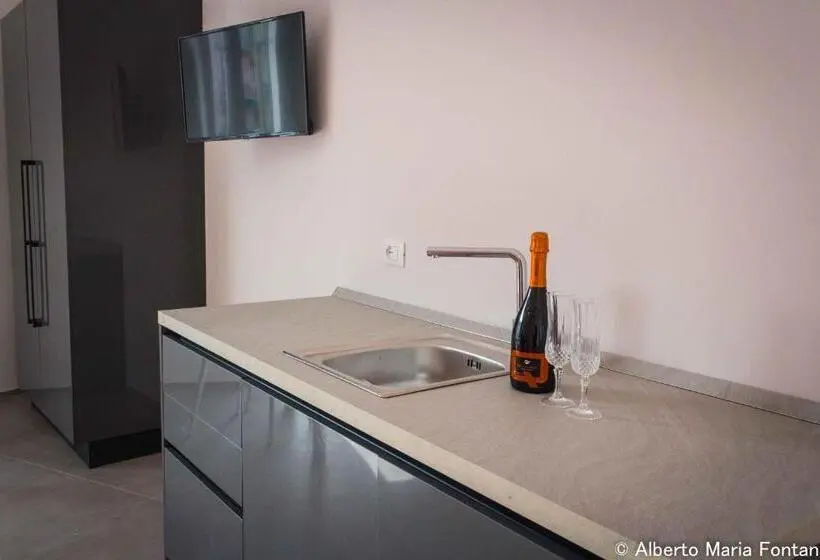 デラックススタジオ, Residenza Florida