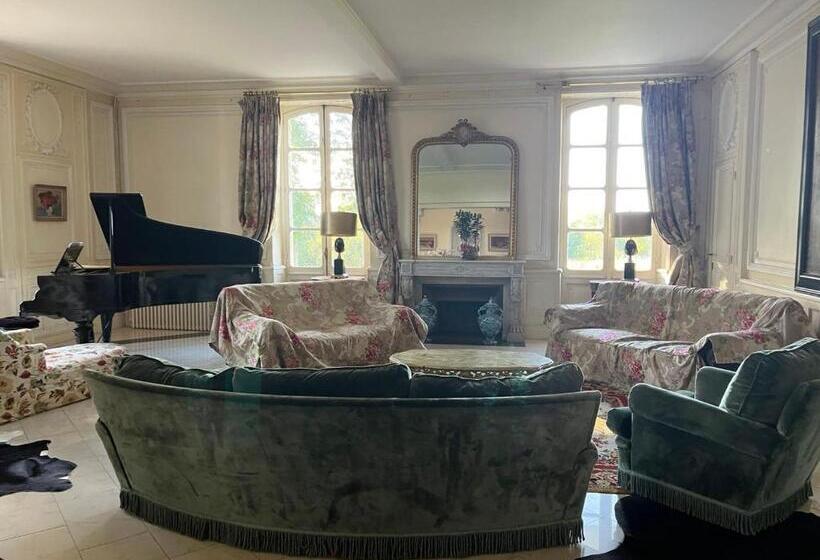 Вилла с 1 спальней и бассейном, Bordeaux Château Lafleur