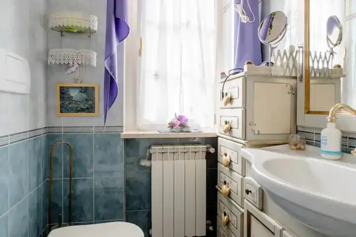 スタンダードルーム, Alexander S Home