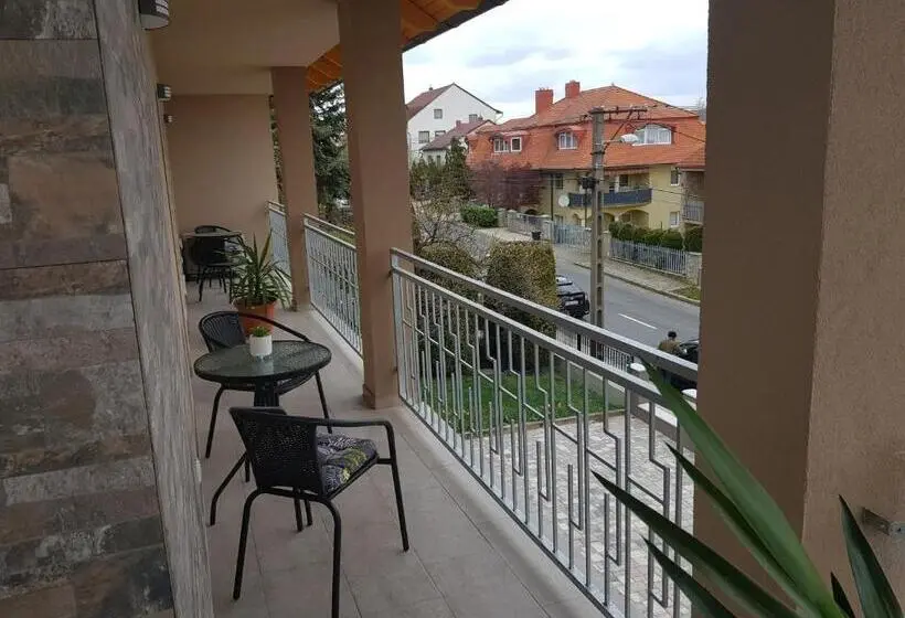 テラス付き１ベッドルームアパートメント, Flamingó Apartmanház