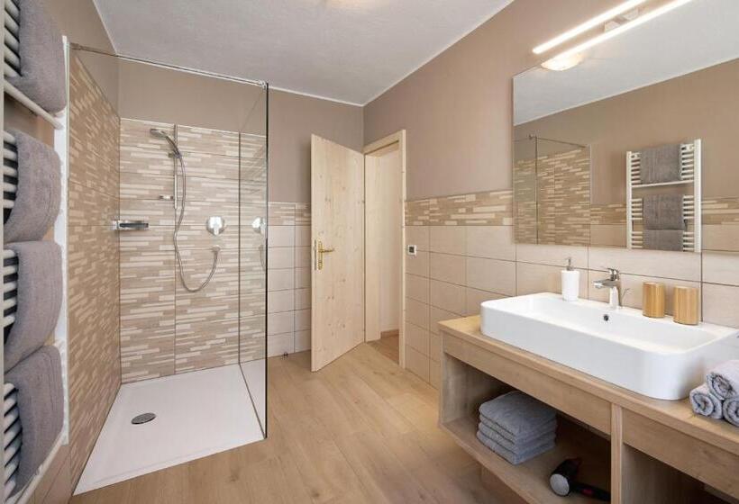 Семейный Номер, B&b Frohsinn