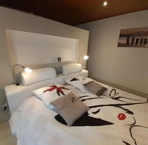 Standard room with outdoor bath, La Douce Parenthèse   3 Chambres D Hôtes Accueil Motards