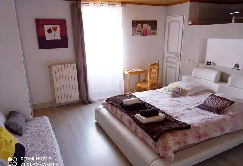 Standard room with outdoor bath, La Douce Parenthèse   3 Chambres D Hôtes Accueil Motards