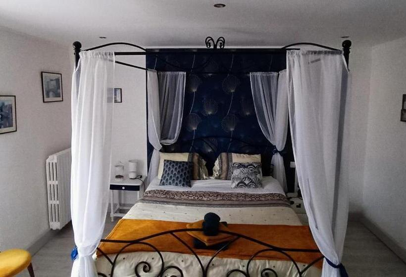 Standard room with outdoor bath, La Douce Parenthèse 3 Chambres D Hôtes Accueil Motards