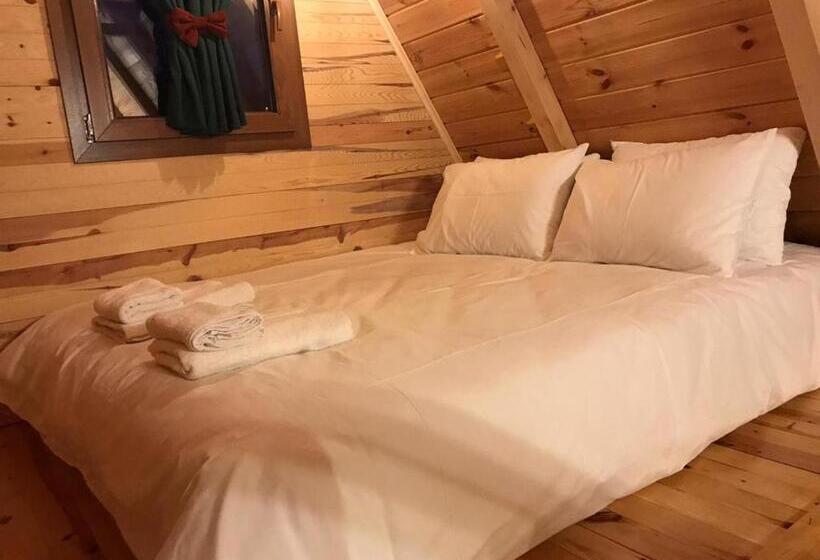 חדר אקזקיוטיב לשלושה, Pera Bungalov