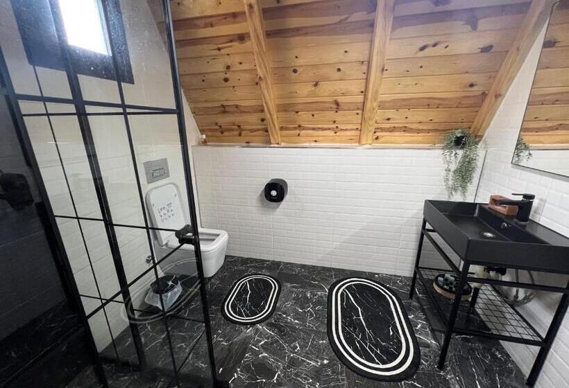 סוויטה משפחתית, Pera Bungalov