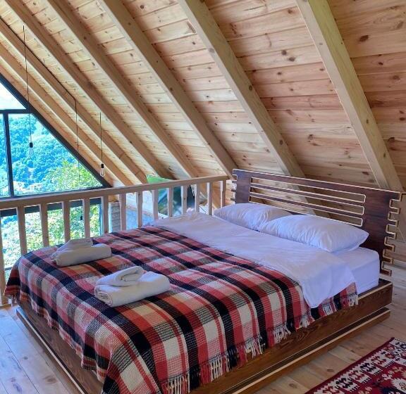 בקתה דלוקס, Pera Bungalov