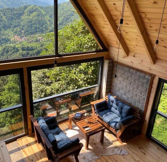 בקתה דלוקס, Pera Bungalov